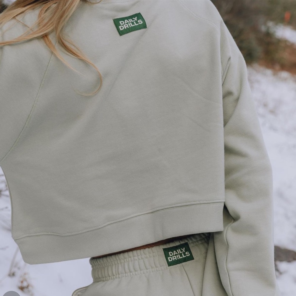 Daily Drills Cropped Crew in Dew —XS/S